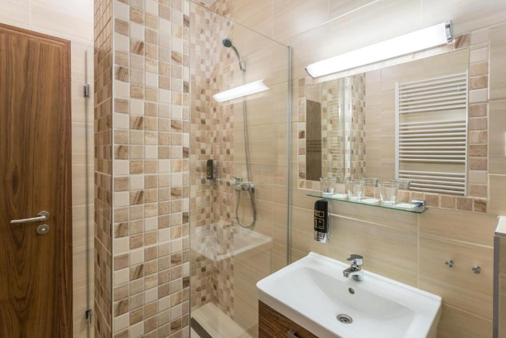 Hotel Sipox Strba Ngoại thất bức ảnh