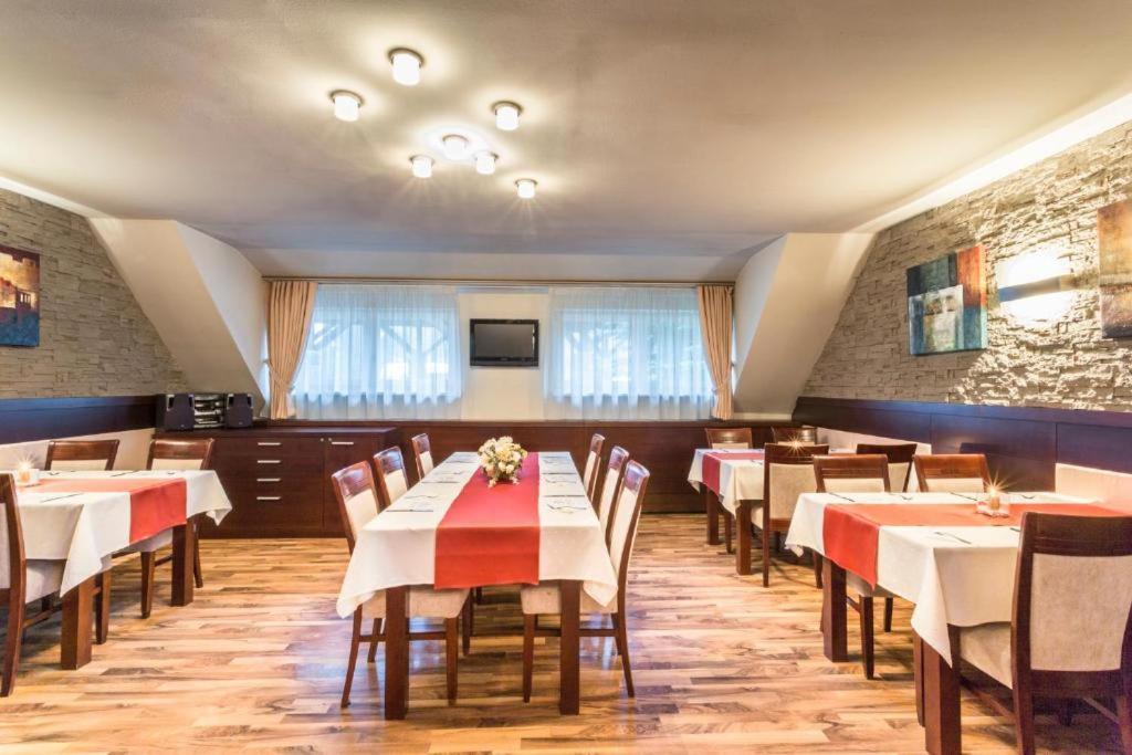 Hotel Sipox Strba Ngoại thất bức ảnh